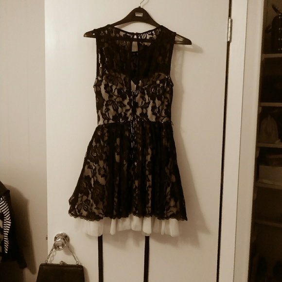 Dress - Picture 8 of 8